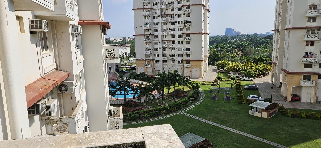 DLF New Town Heights